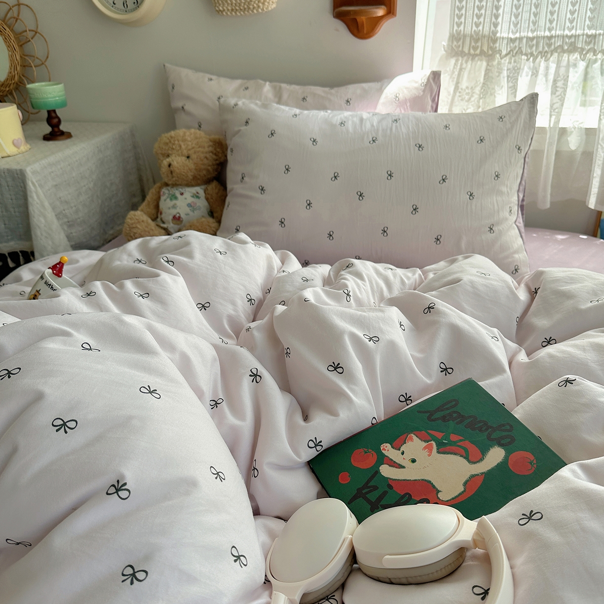 91家纺网 家纺一手货源 找家纺 沐芷 2025 开学季水洗棉四件套A类 卡通简约风超柔舒适三件套 紫色蝴蝶结