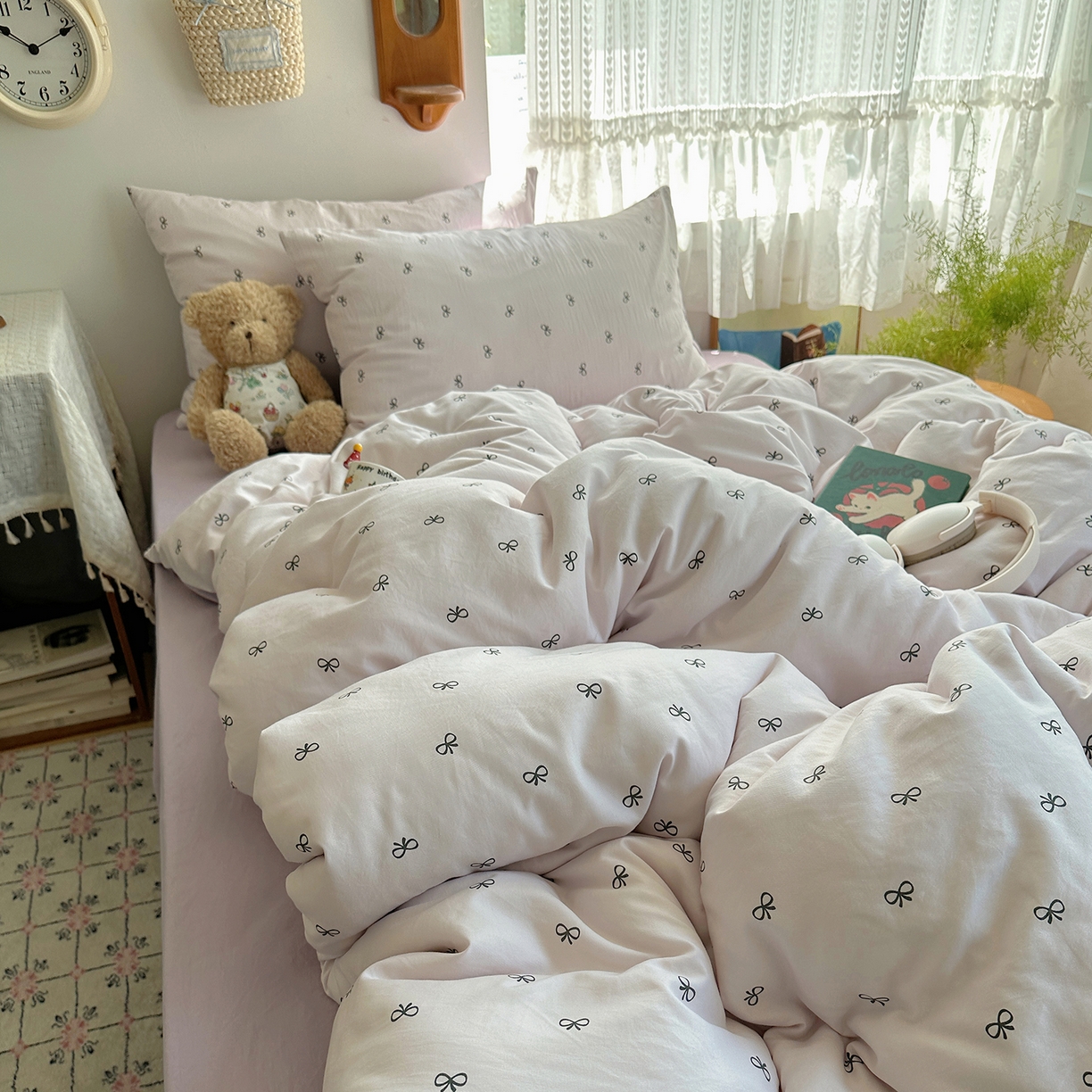 91家纺网 家纺一手货源 找家纺 沐芷 2025 开学季水洗棉四件套A类 卡通简约风超柔舒适三件套 紫色蝴蝶结