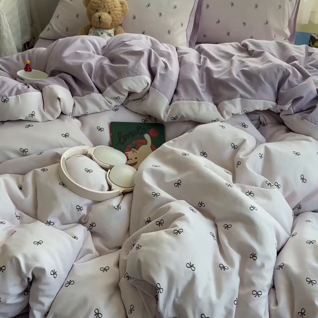 91家纺网 家纺一手货源 找家纺 沐芷 2025 开学季水洗棉四件套A类 卡通简约风超柔舒适三件套 紫色蝴蝶结