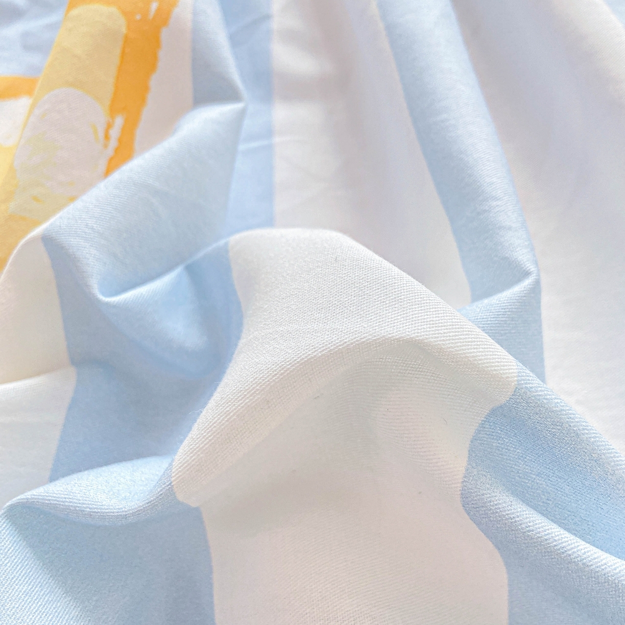 91家纺网 家纺一手货源 找家纺 博雅 2025春夏新款三丽欧大版全棉纯棉单品床笠床笠单件单床笠 全棉大版-蝴蝶结条纹玉桂狗