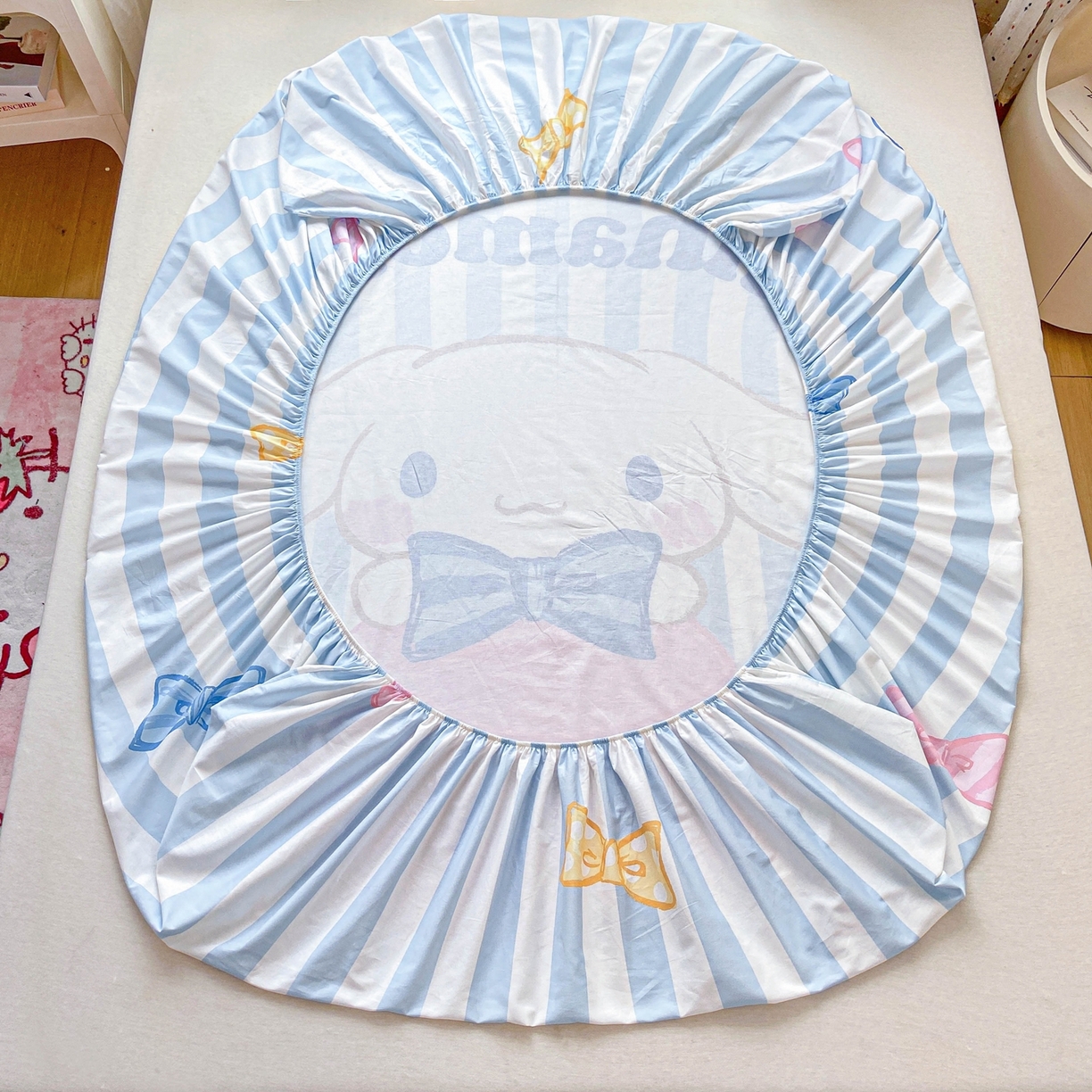 91家纺网 家纺一手货源 找家纺 博雅 2025春夏新款三丽欧大版全棉纯棉单品床笠床笠单件单床笠 全棉大版-蝴蝶结条纹玉桂狗