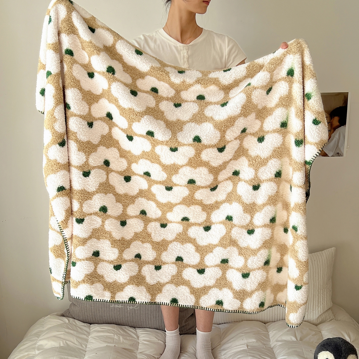 91家纺网 家纺一手货源 找家纺 舒隅家纺 A类高级感半边绒三角针毛毯毯子 芙纹-米