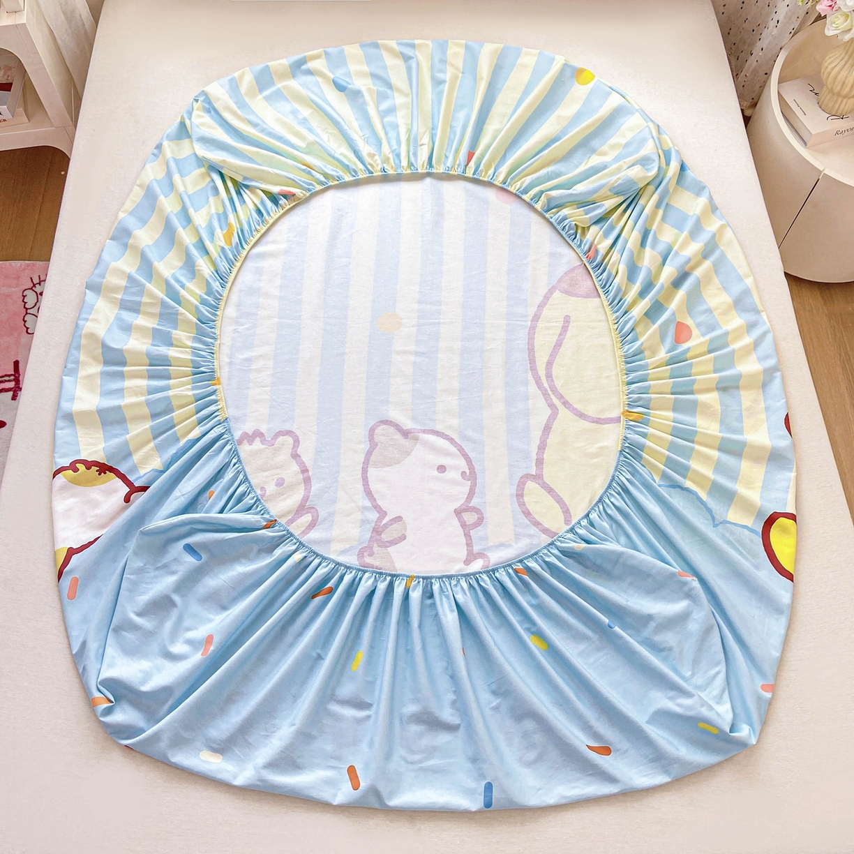 91家纺网 家纺一手货源 找家纺 博雅 2025春夏新款三丽欧大版全棉纯棉单品床笠床笠单件单床笠 全棉大版-小彩带布丁狗