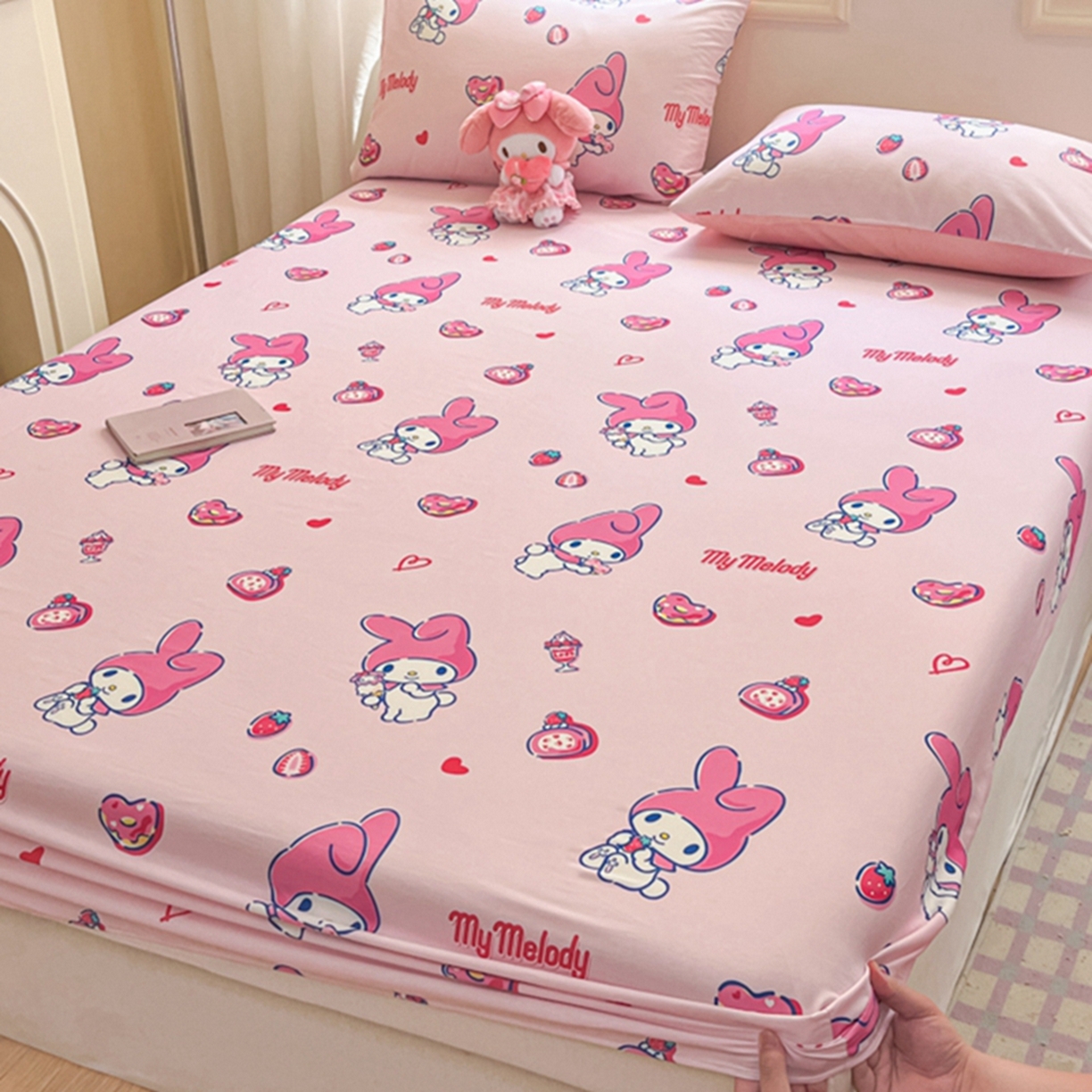 91家纺网 家纺一手货源 找家纺 博雅 2025春夏新款三丽欧小版全棉纯棉单品床笠床笠单件单床笠 爱心草莓美乐蒂