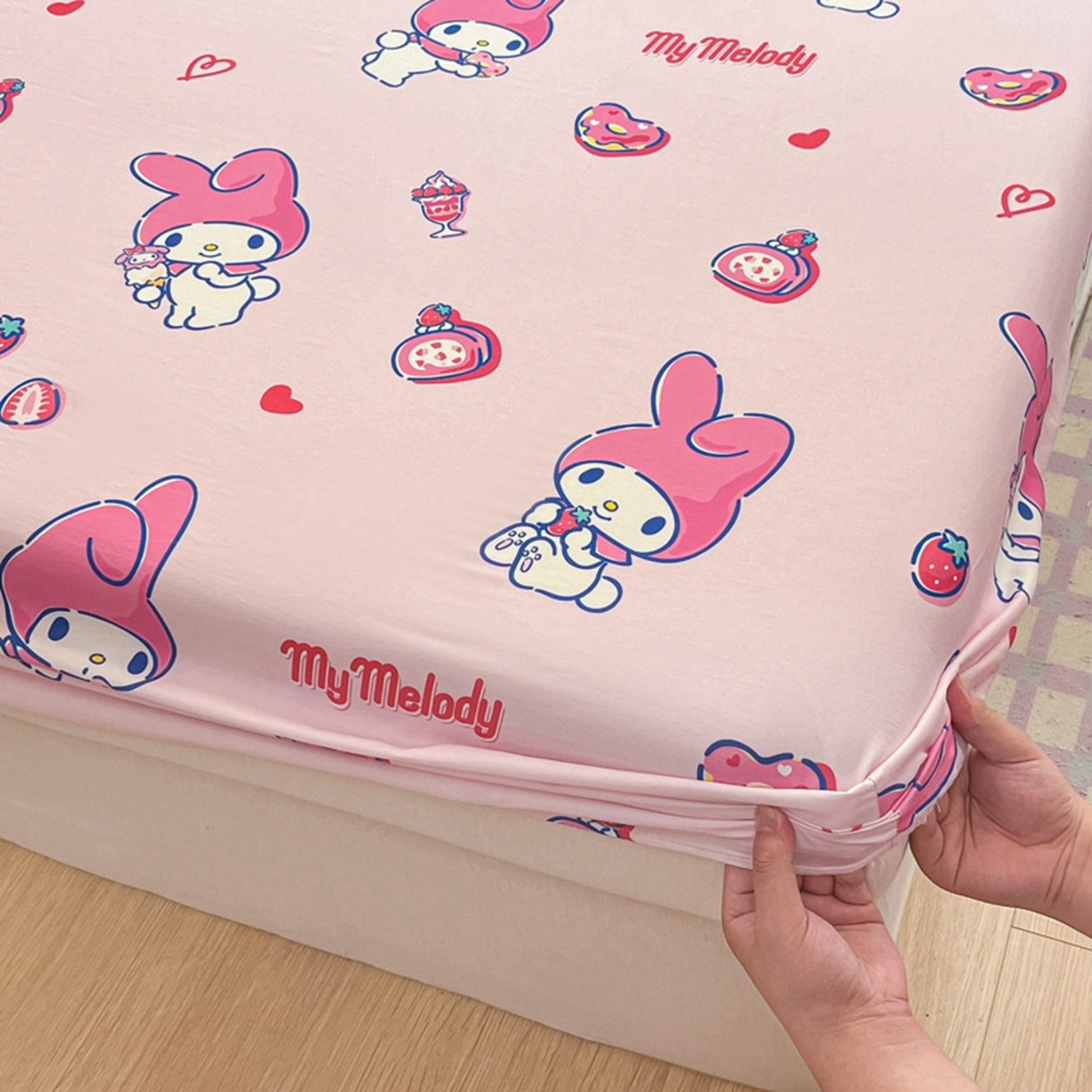 91家纺网 家纺一手货源 找家纺 博雅 2025春夏新款三丽欧小版全棉纯棉单品床笠床笠单件单床笠 爱心草莓美乐蒂