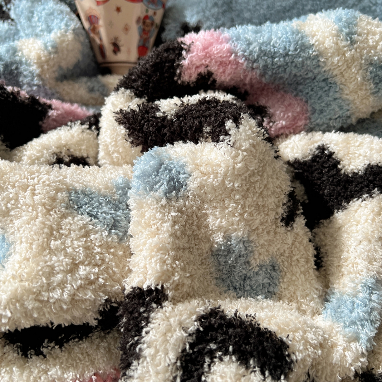 91家纺网 家纺一手货源 找家纺 舒隅家纺 A类高级感半边绒三角针毛毯毯子 费尔岛-粉