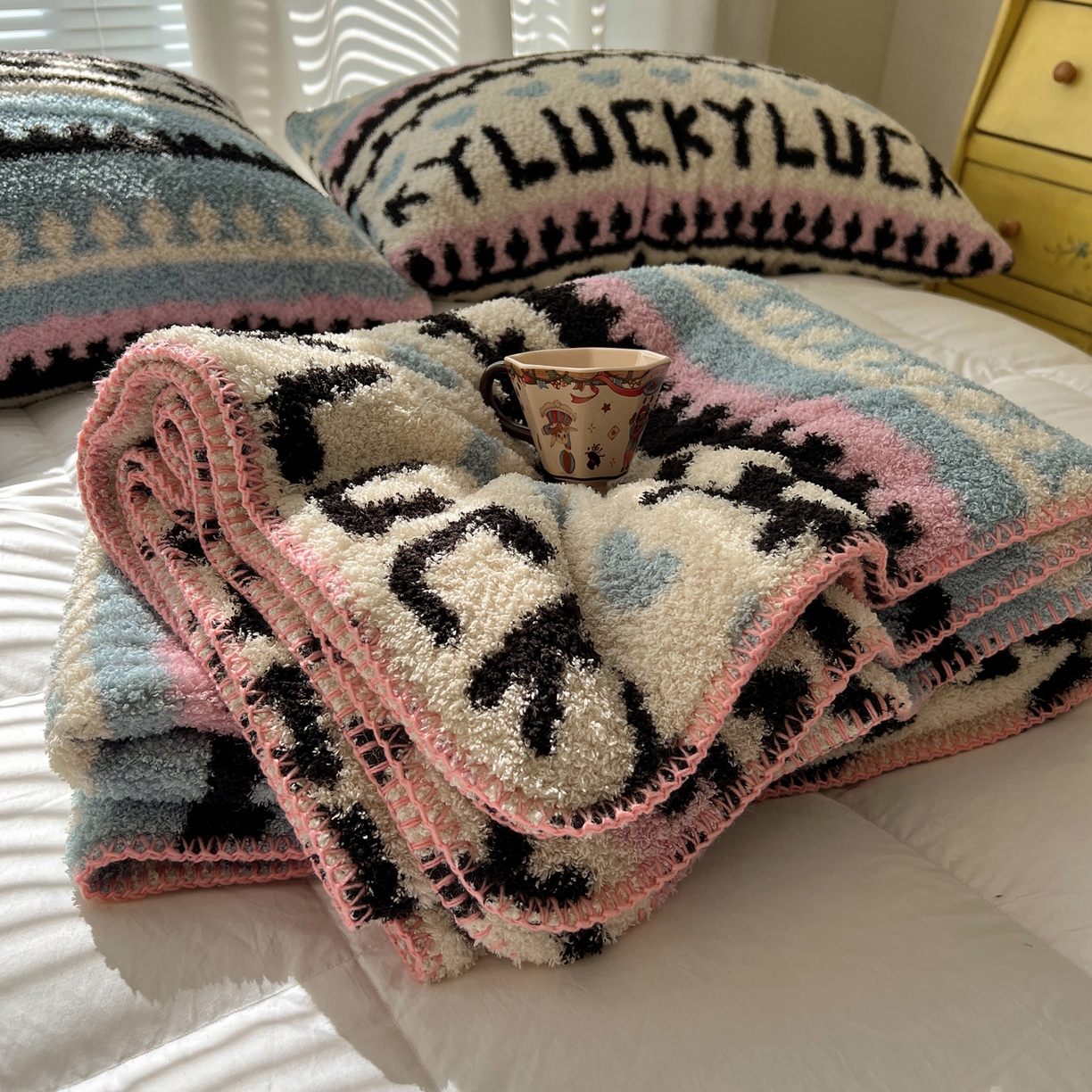 91家纺网 家纺一手货源 找家纺 舒隅家纺 A类高级感半边绒三角针毛毯毯子 费尔岛-粉