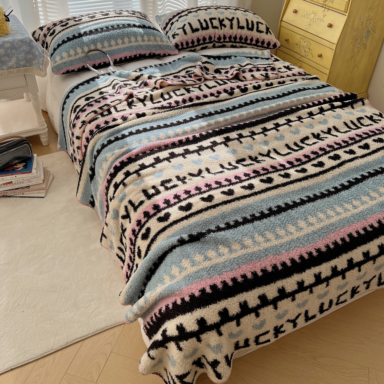 91家纺网 家纺一手货源 找家纺 舒隅家纺 A类高级感半边绒三角针毛毯毯子 费尔岛-粉