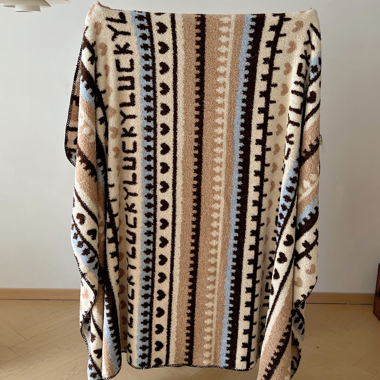 91家纺网 家纺一手货源 找家纺 舒隅家纺 A类高级感半边绒三角针毛毯毯子 费尔岛-咖