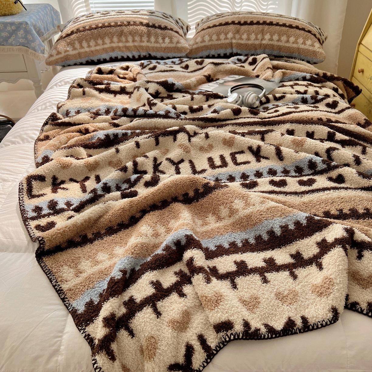 91家纺网 家纺一手货源 找家纺 舒隅家纺 A类高级感半边绒三角针毛毯毯子 费尔岛-咖