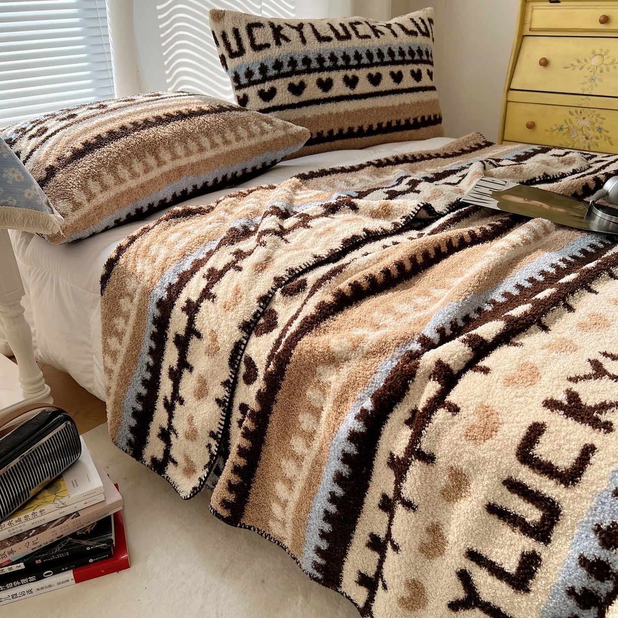 91家纺网 家纺一手货源 找家纺 舒隅家纺 A类高级感半边绒三角针毛毯毯子 费尔岛-咖