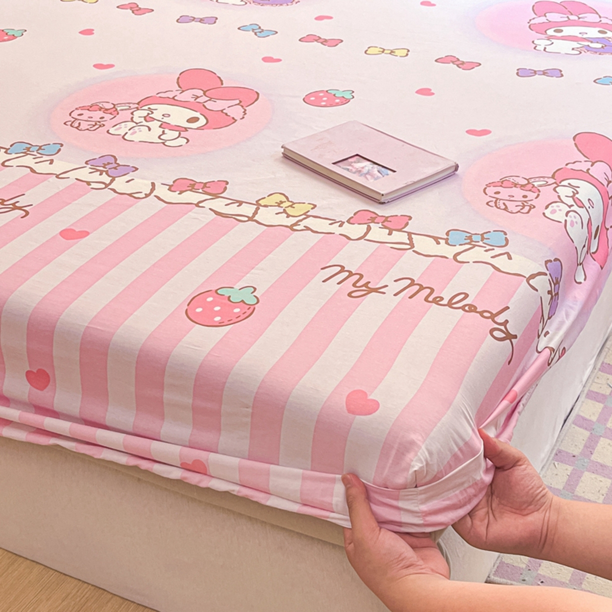 91家纺网 家纺一手货源 找家纺 博雅 2025春夏新款三丽欧小版全棉纯棉单品床笠床笠单件单床笠 草莓条纹美乐蒂