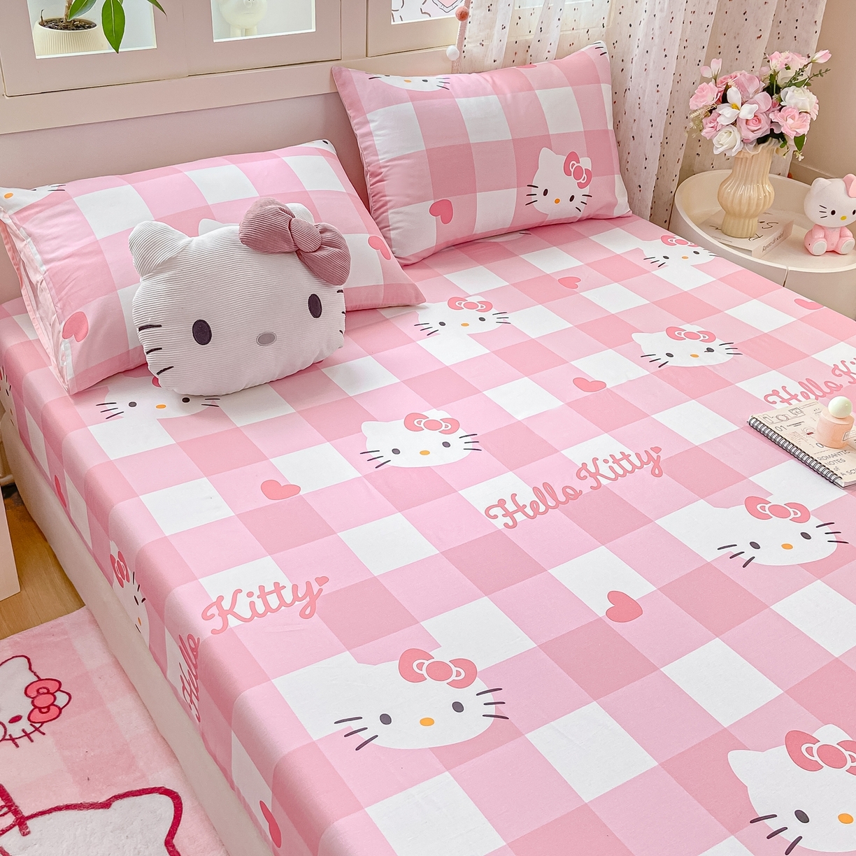 91家纺网 家纺一手货源 找家纺 博雅 2025春夏新款三丽欧小版全棉纯棉单品床笠床笠单件单床笠 大粉格KT猫