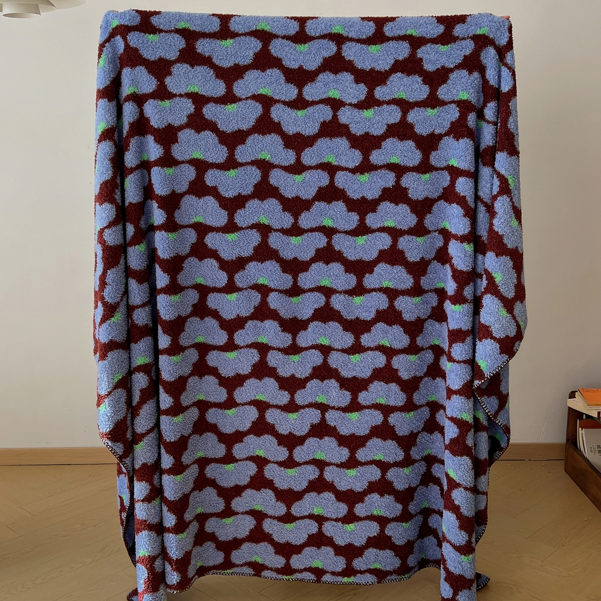 91家纺网 家纺一手货源 找家纺 舒隅家纺 A类高级感半边绒三角针毛毯毯子 芙纹-蓝