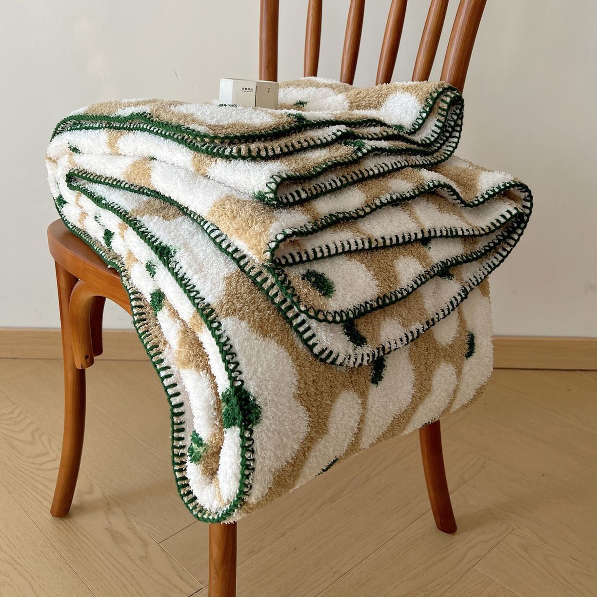 91家纺网 家纺一手货源 找家纺 舒隅家纺 A类高级感半边绒三角针毛毯毯子 芙纹-米