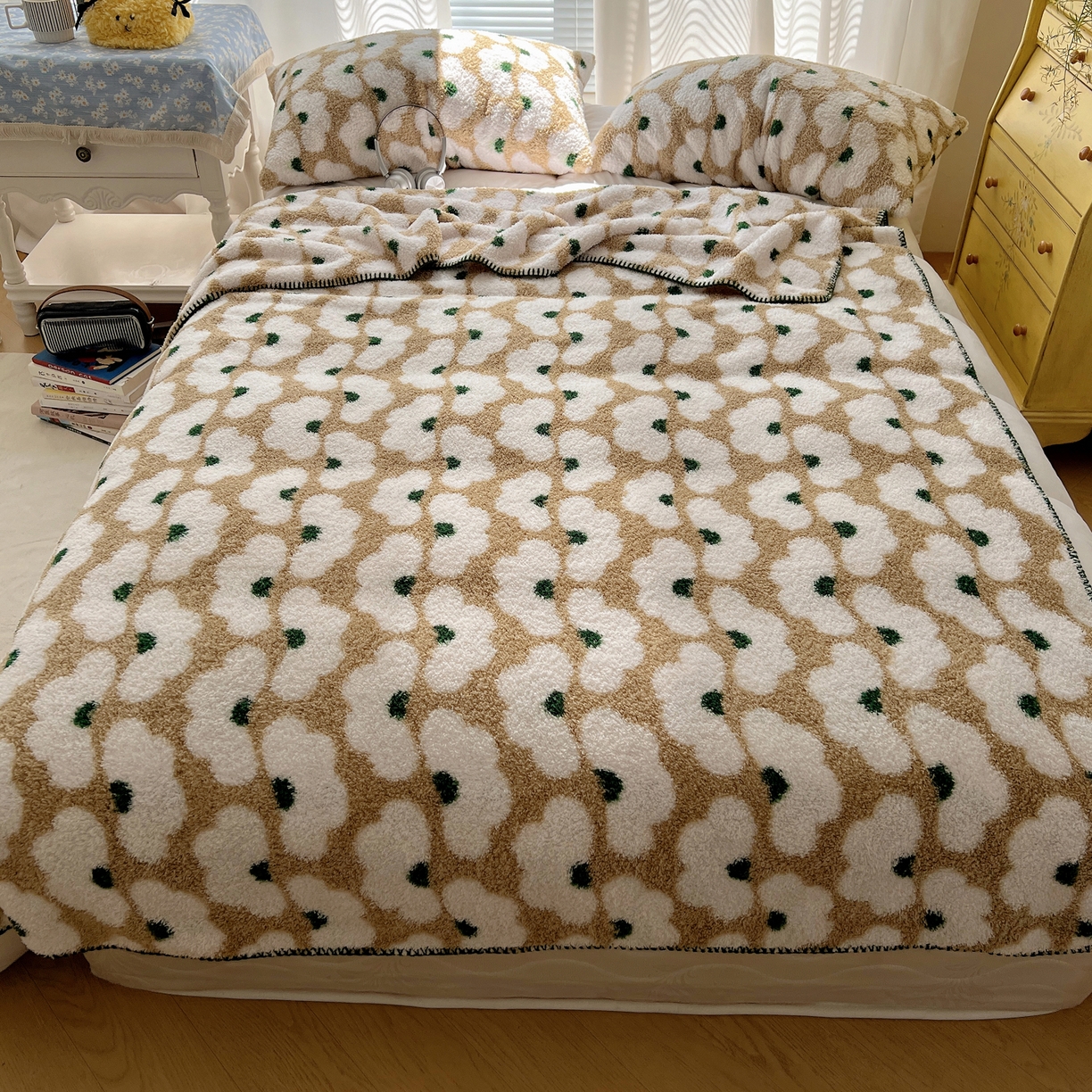 91家纺网 家纺一手货源 找家纺 舒隅家纺 A类高级感半边绒三角针毛毯毯子 芙纹-米