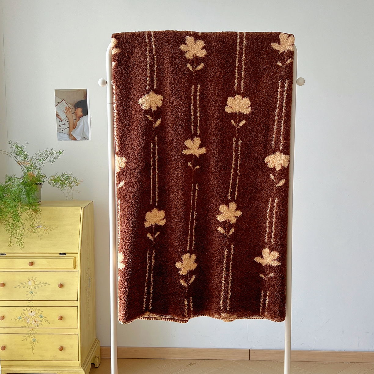 91家纺网 家纺一手货源 找家纺 舒隅家纺 A类高级感半边绒三角针毛毯毯子 花间小路