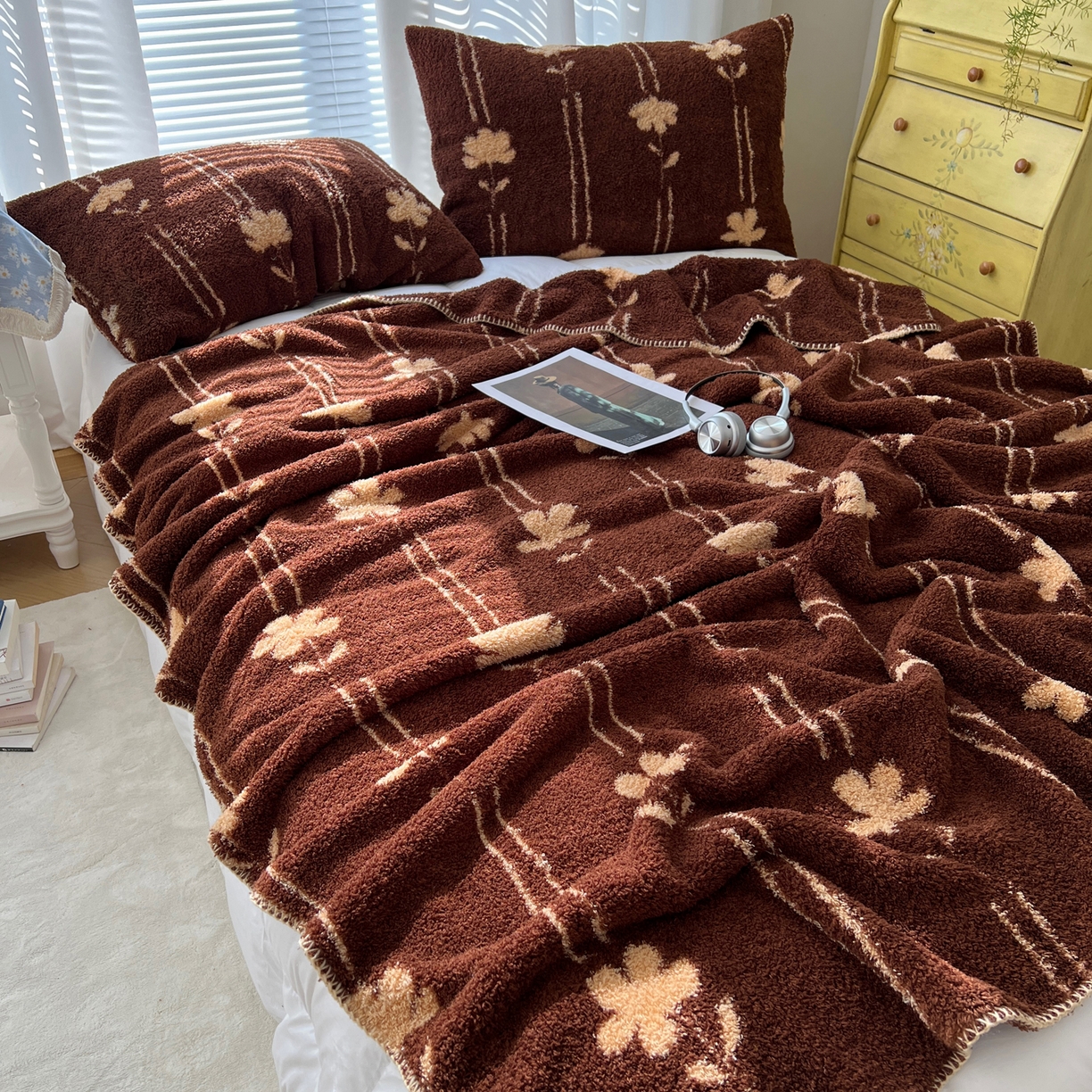 91家纺网 家纺一手货源 找家纺 舒隅家纺 A类高级感半边绒三角针毛毯毯子 花间小路