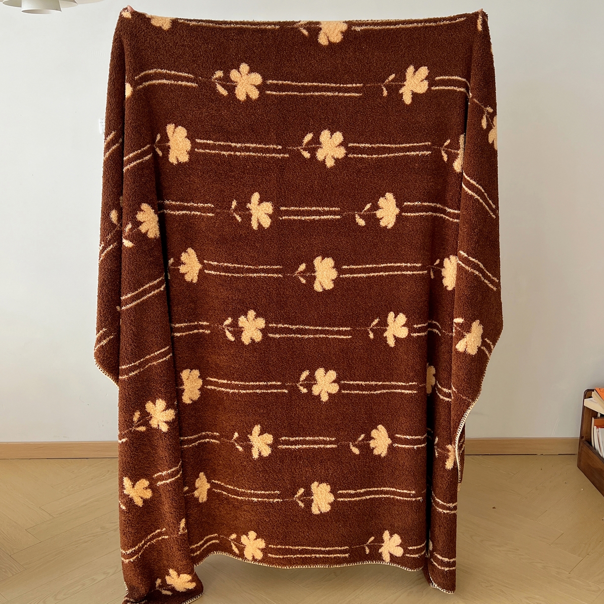 91家纺网 家纺一手货源 找家纺 舒隅家纺 A类高级感半边绒三角针毛毯毯子 花间小路