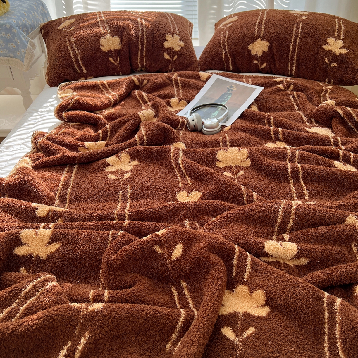 91家纺网 家纺一手货源 找家纺 舒隅家纺 A类高级感半边绒三角针毛毯毯子 花间小路