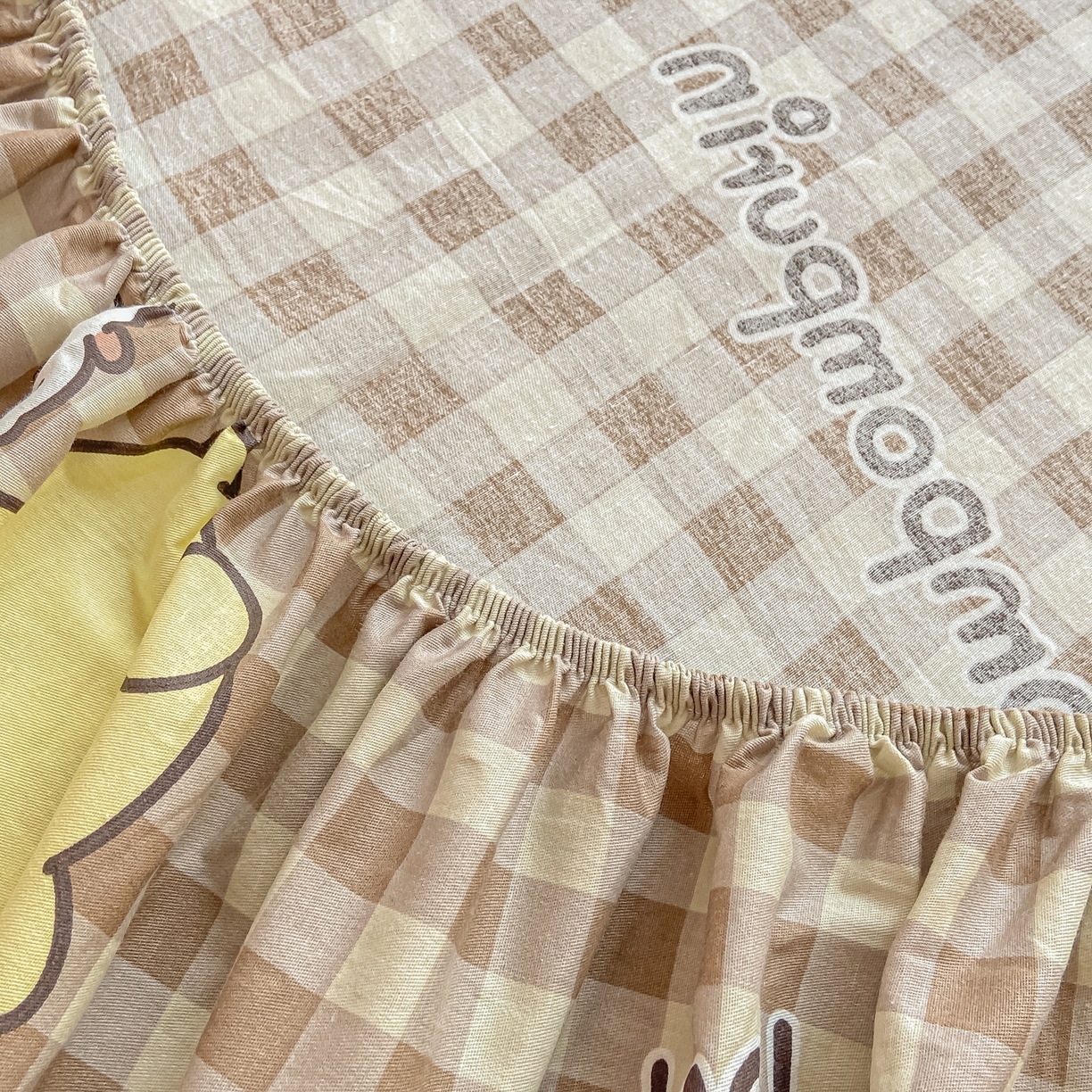 91家纺网 家纺一手货源 找家纺 博雅 2025春夏新款三丽欧小版全棉纯棉单品床笠床笠单件单床笠 巧克力布丁狗