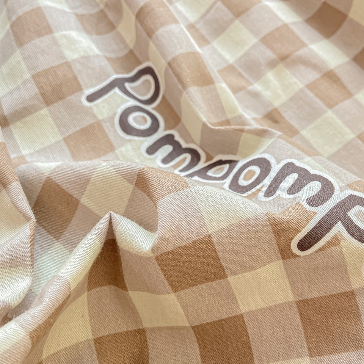 91家纺网 家纺一手货源 找家纺 博雅 2025春夏新款三丽欧小版全棉纯棉单品床笠床笠单件单床笠 巧克力布丁狗