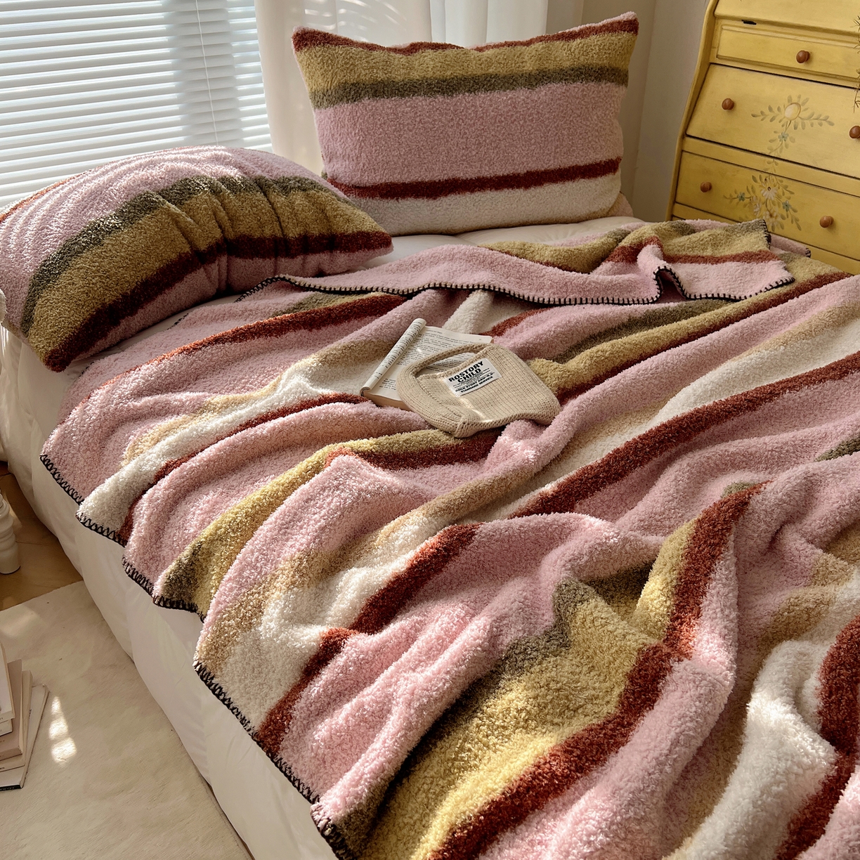 91家纺网 家纺一手货源 找家纺 舒隅家纺 A类高级感半边绒三角针毛毯毯子 霞影