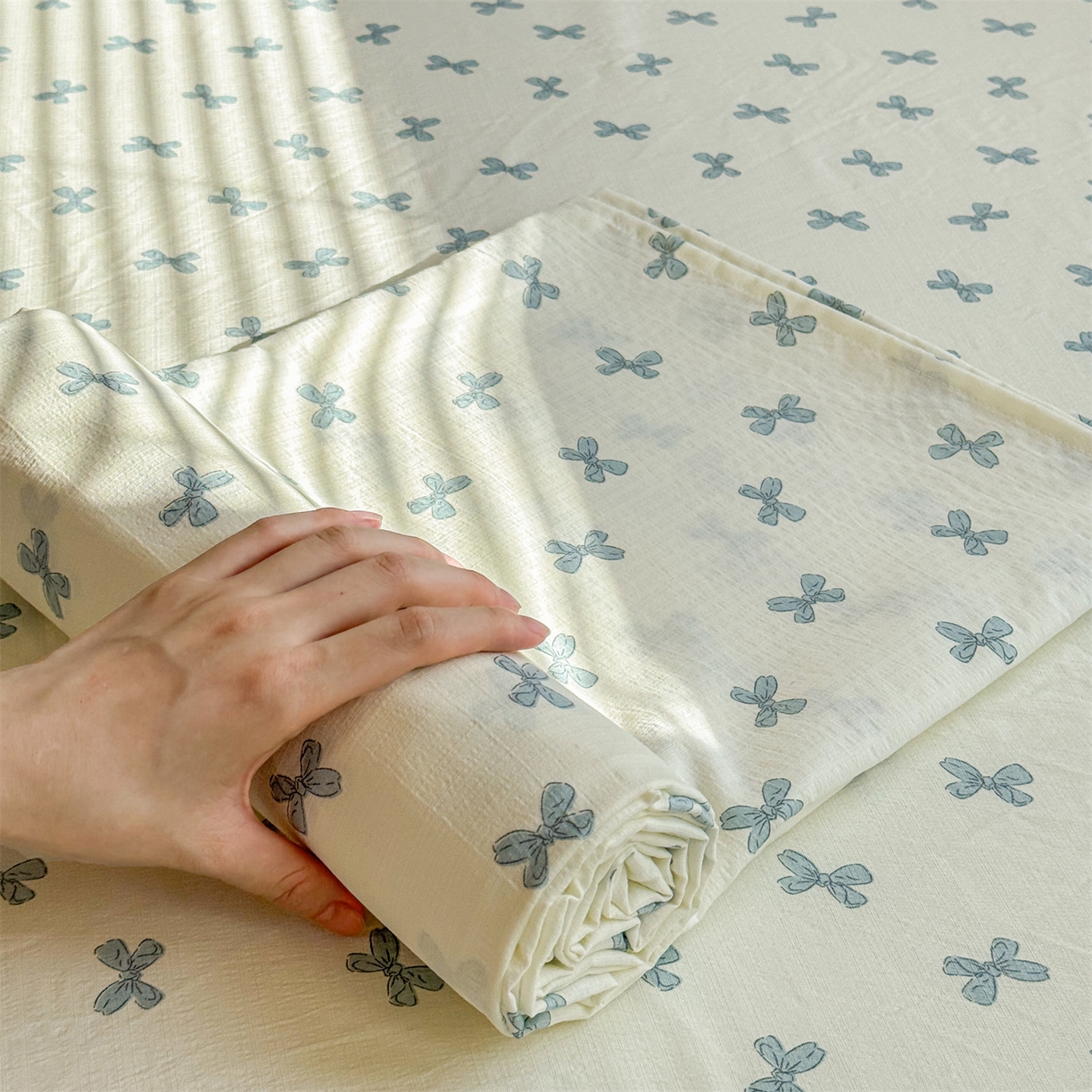 91家纺网 家纺一手货源 找家纺 多品家纺 2025新款超柔云感双层纱单床单 床单单件 蓝蝶