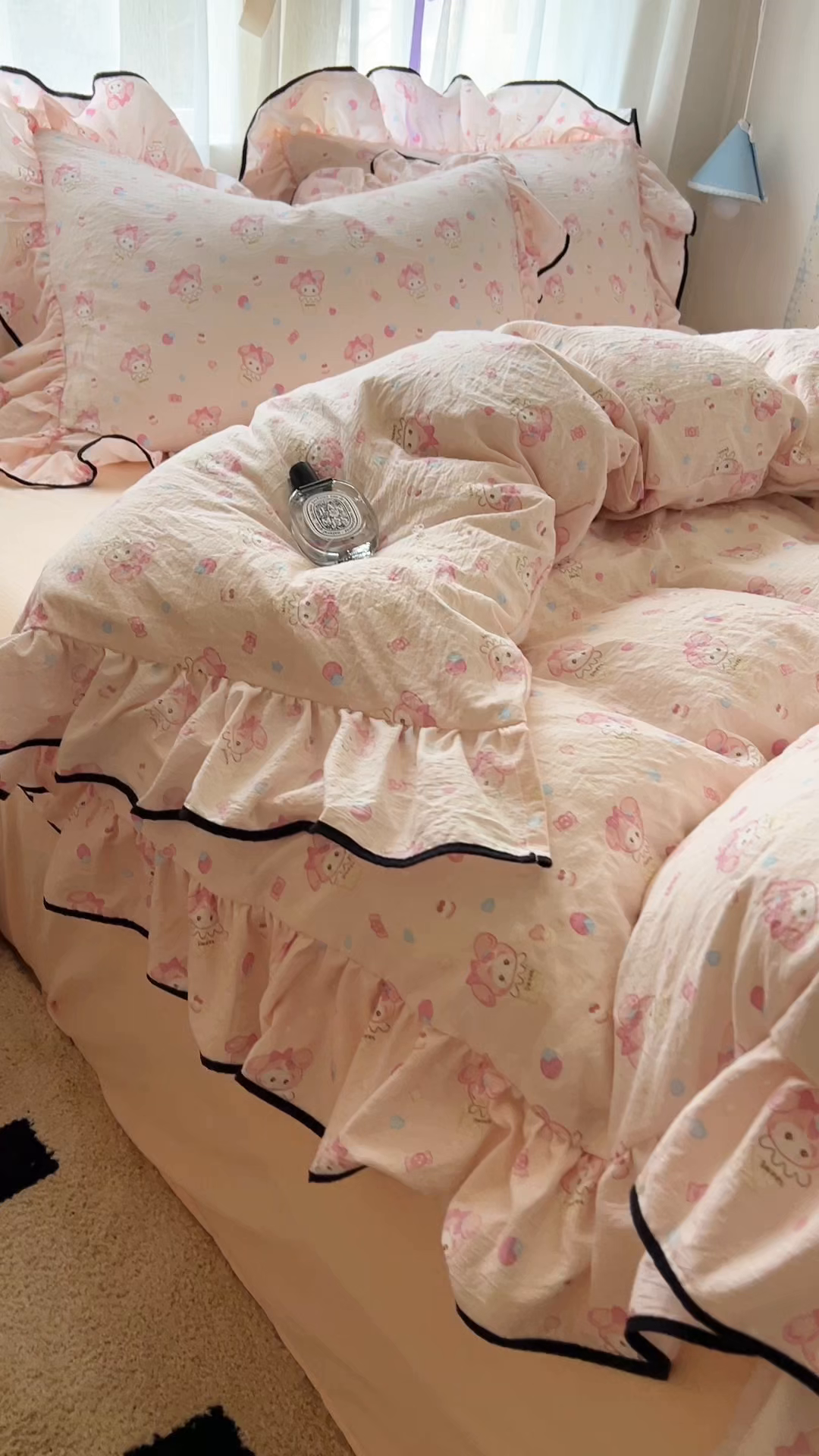 91家纺网 家纺一手货源 找家纺 繁花家居 2025新款学生季韩式云感针织棉大花边木耳边四件套 粉色美蒂