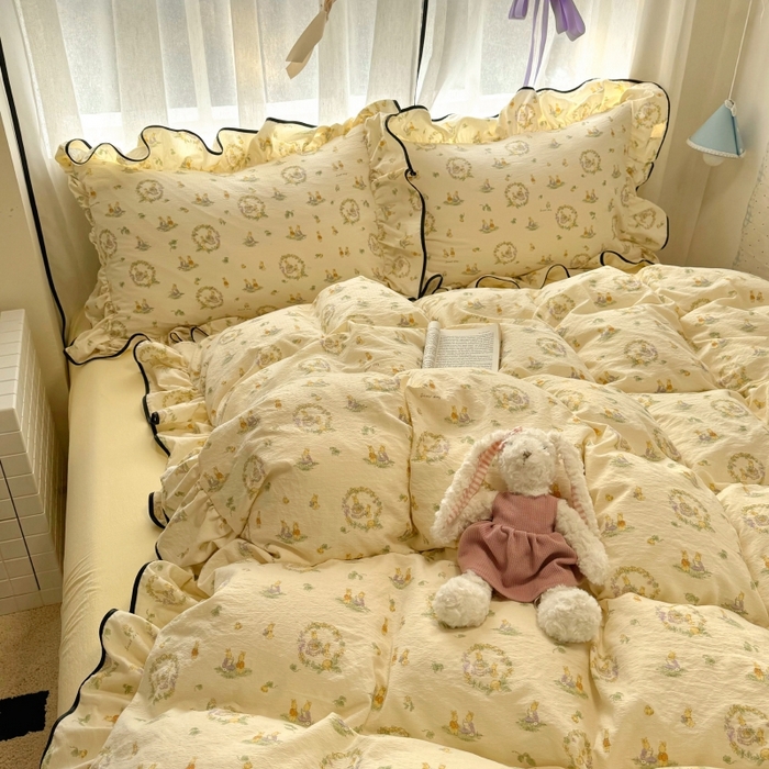 91家纺网 家纺一手货源 找家纺 繁花家居 2025新款学生季韩式云感针织棉大花边木耳边四件套 花环小兔