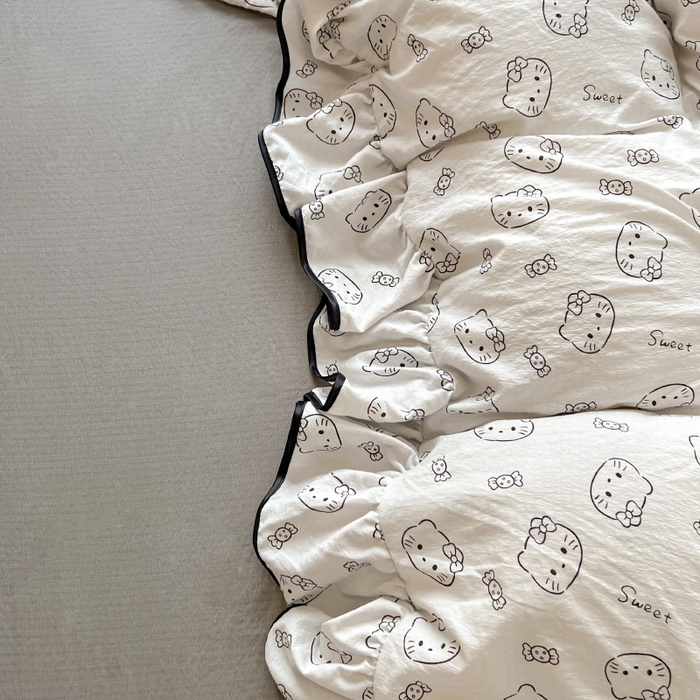 91家纺网 家纺一手货源 找家纺 繁花家居 2025新款学生季韩式云感针织棉大花边木耳边四件套 简笔猫咪