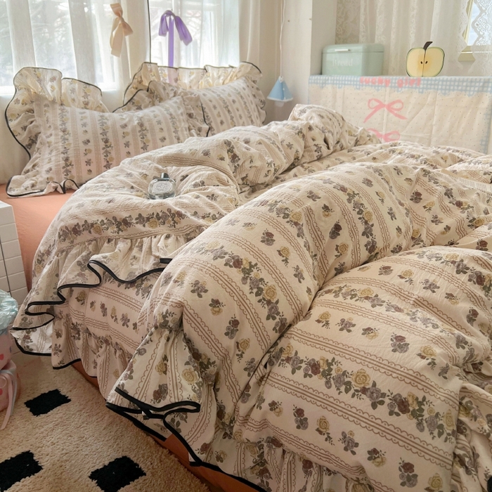 91家纺网 家纺一手货源 找家纺 繁花家居 2025新款学生季韩式云感针织棉大花边木耳边四件套 玫瑰庄园