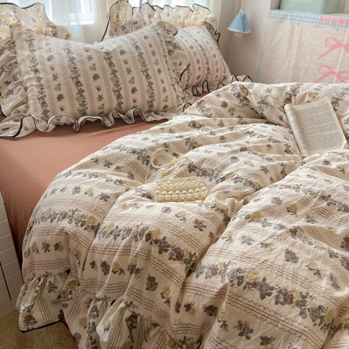 91家纺网 家纺一手货源 找家纺 繁花家居 2025新款学生季韩式云感针织棉大花边木耳边四件套 玫瑰庄园