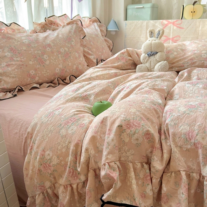 91家纺网 家纺一手货源 找家纺 繁花家居 2025新款学生季韩式云感针织棉大花边木耳边四件套 秋日恋歌