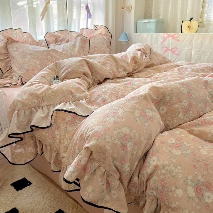 91家纺网 家纺一手货源 找家纺 繁花家居 2025新款学生季韩式云感针织棉大花边木耳边四件套 秋日恋歌