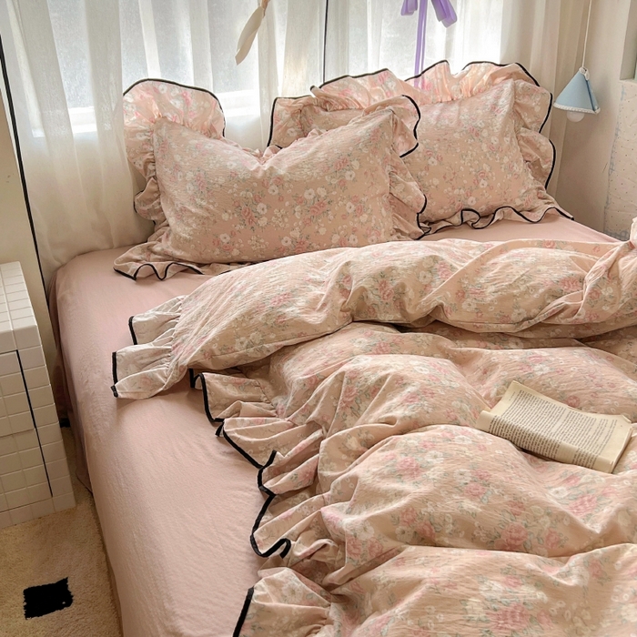 91家纺网 家纺一手货源 找家纺 繁花家居 2025新款学生季韩式云感针织棉大花边木耳边四件套 秋日恋歌