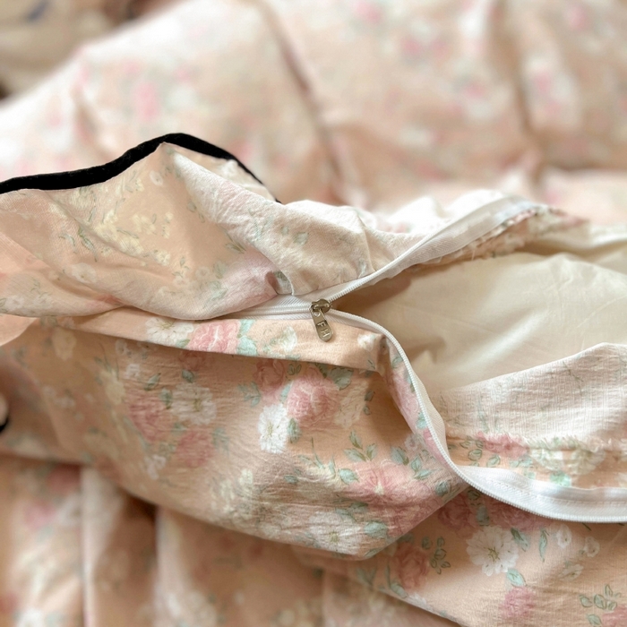 91家纺网 家纺一手货源 找家纺 繁花家居 2025新款学生季韩式云感针织棉大花边木耳边四件套 秋日恋歌