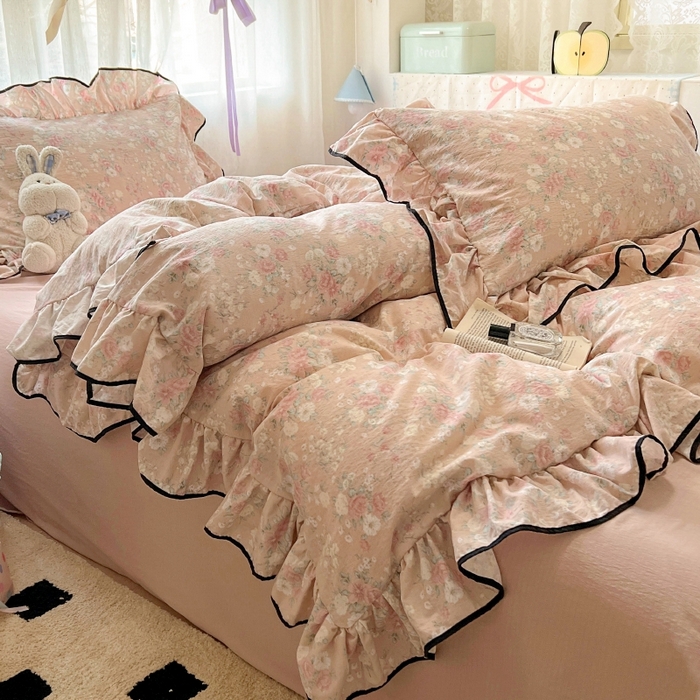 91家纺网 家纺一手货源 找家纺 繁花家居 2025新款学生季韩式云感针织棉大花边木耳边四件套 秋日恋歌