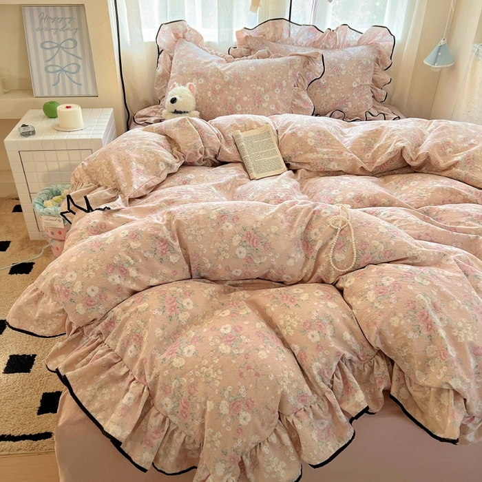 91家纺网 家纺一手货源 找家纺 繁花家居 2025新款学生季韩式云感针织棉大花边木耳边四件套 秋日恋歌