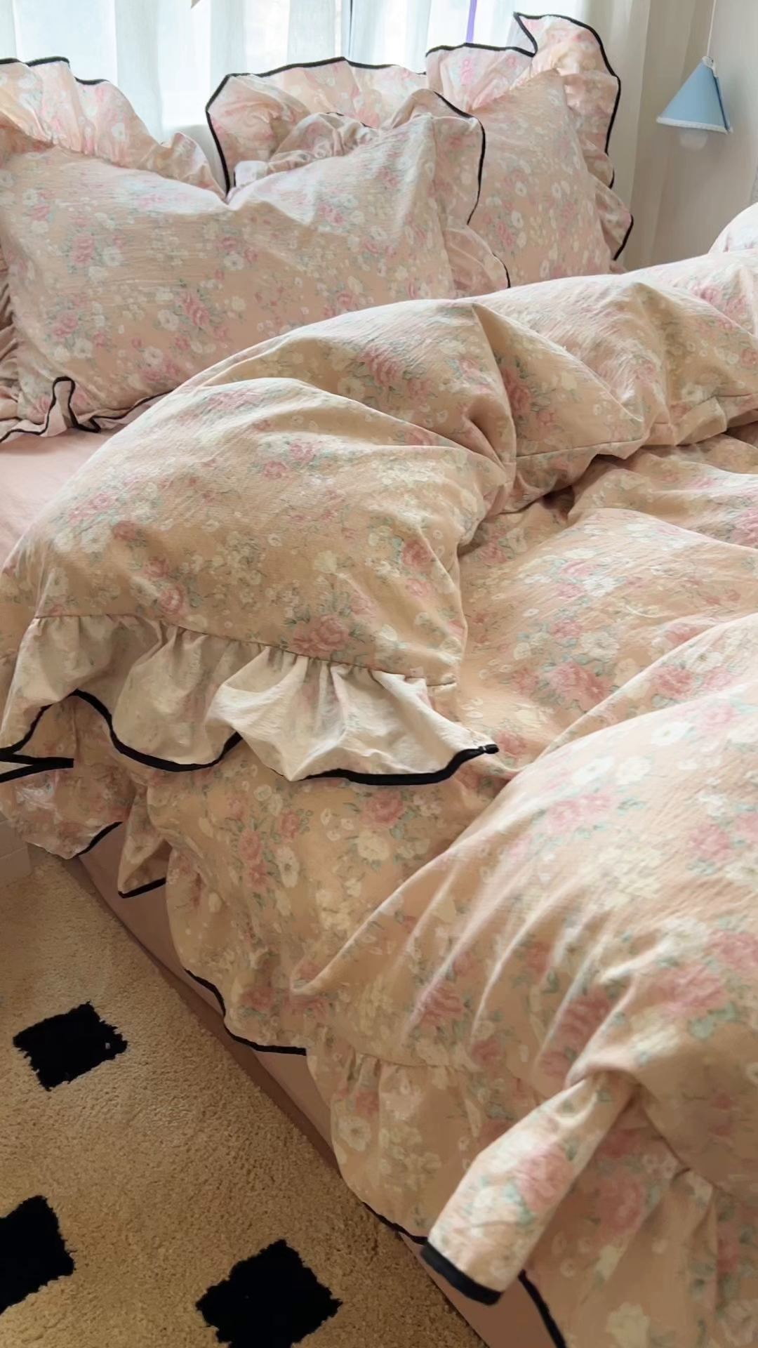 91家纺网 家纺一手货源 找家纺 繁花家居 2025新款学生季韩式云感针织棉大花边木耳边四件套 秋日恋歌