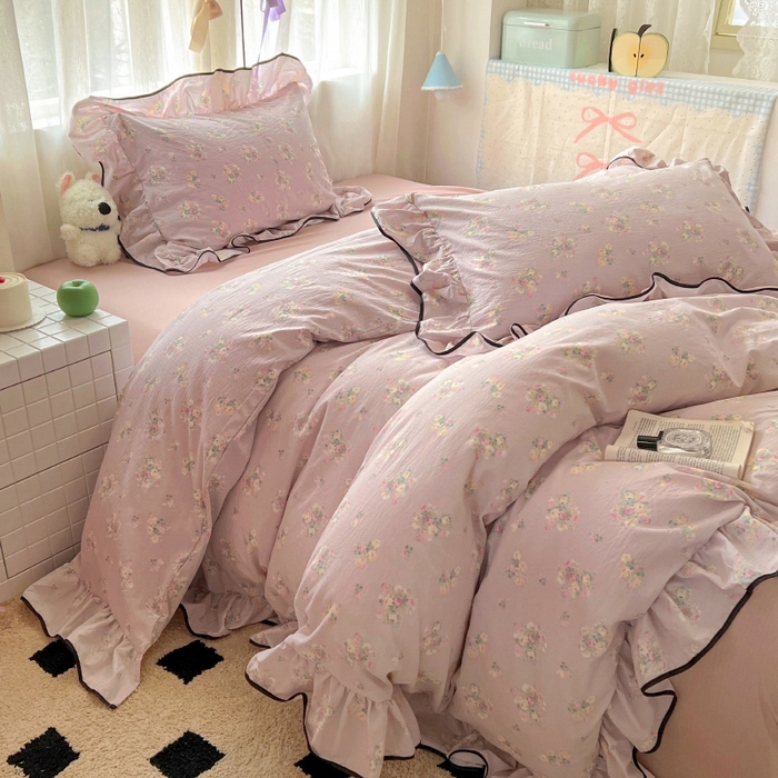 91家纺网 家纺一手货源 找家纺 繁花家居 2025新款学生季韩式云感针织棉大花边木耳边四件套 山野花集