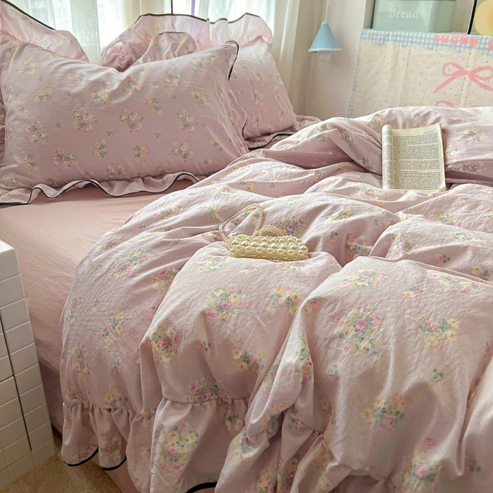 91家纺网 家纺一手货源 找家纺 繁花家居 2025新款学生季韩式云感针织棉大花边木耳边四件套 山野花集