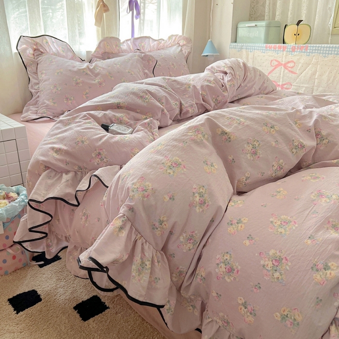 91家纺网 家纺一手货源 找家纺 繁花家居 2025新款学生季韩式云感针织棉大花边木耳边四件套 山野花集