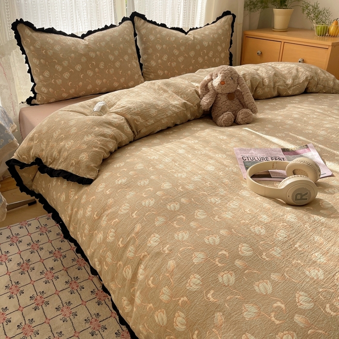 91家纺网 家纺一手货源 找家纺 繁花家居 2025新款学生季韩式云感针织棉大花边木耳边四件套 晚秋