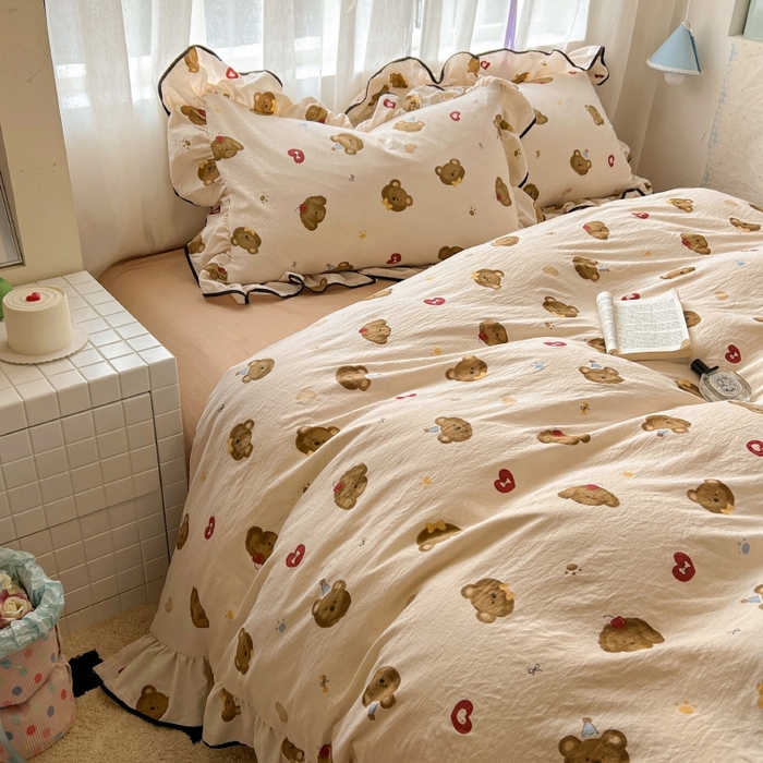 91家纺网 家纺一手货源 找家纺 繁花家居 2025新款学生季韩式云感针织棉大花边木耳边四件套 小熊多多