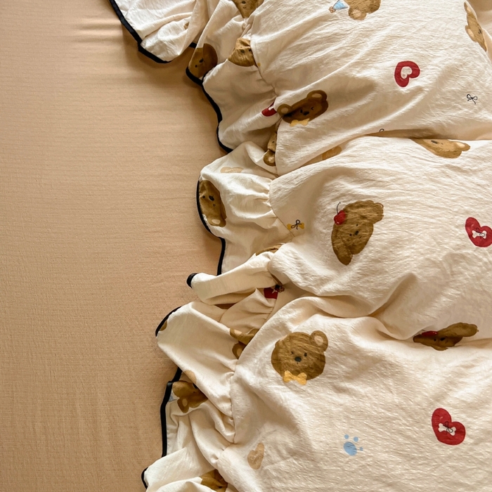 91家纺网 家纺一手货源 找家纺 繁花家居 2025新款学生季韩式云感针织棉大花边木耳边四件套 小熊多多