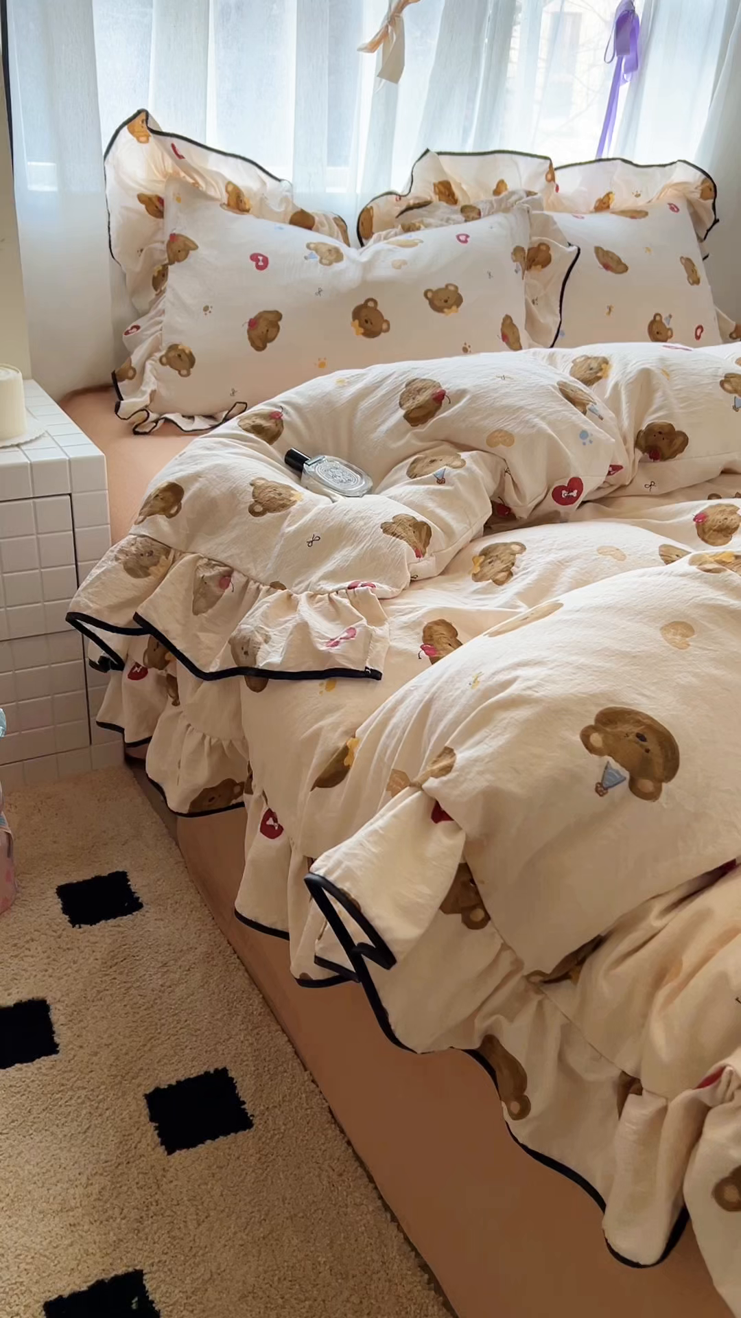 91家纺网 家纺一手货源 找家纺 繁花家居 2025新款学生季韩式云感针织棉大花边木耳边四件套 小熊多多