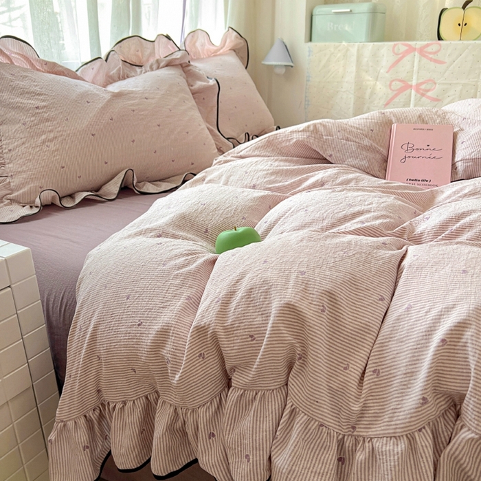 91家纺网 家纺一手货源 找家纺 繁花家居 2025新款学生季韩式云感针织棉大花边木耳边四件套 一见倾心