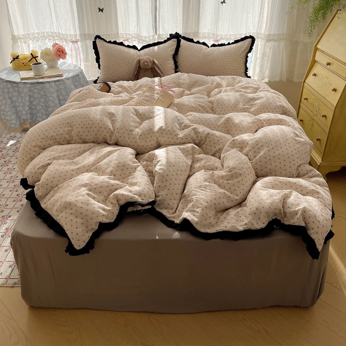 91家纺网 家纺一手货源 找家纺 繁花家居 2025新款学生季韩式云感针织棉大花边木耳边四件套 庄园蝶梦