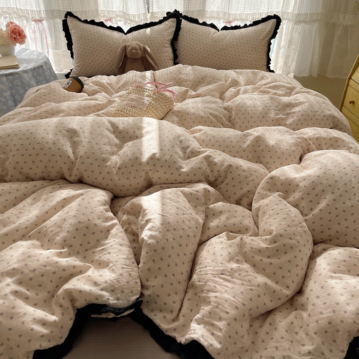 91家纺网 家纺一手货源 找家纺 繁花家居 2025新款学生季韩式云感针织棉大花边木耳边四件套 庄园蝶梦